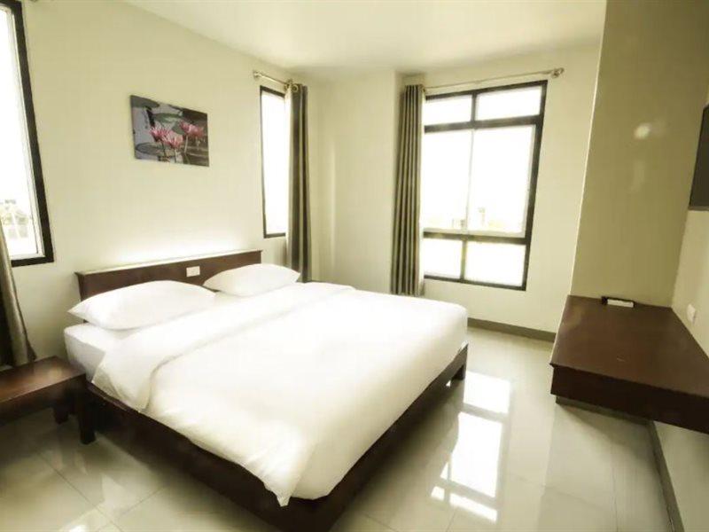 Bestiny Hotel & Restaurant Пхетчабун Экстерьер фото