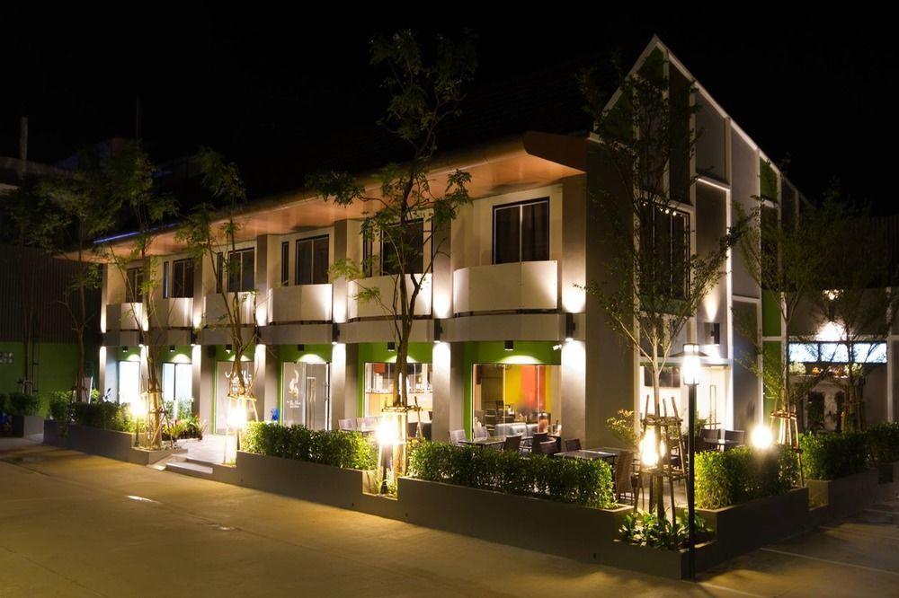 Bestiny Hotel & Restaurant Пхетчабун Экстерьер фото