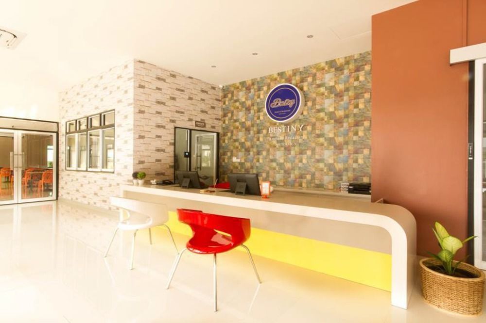 Bestiny Hotel & Restaurant Пхетчабун Экстерьер фото