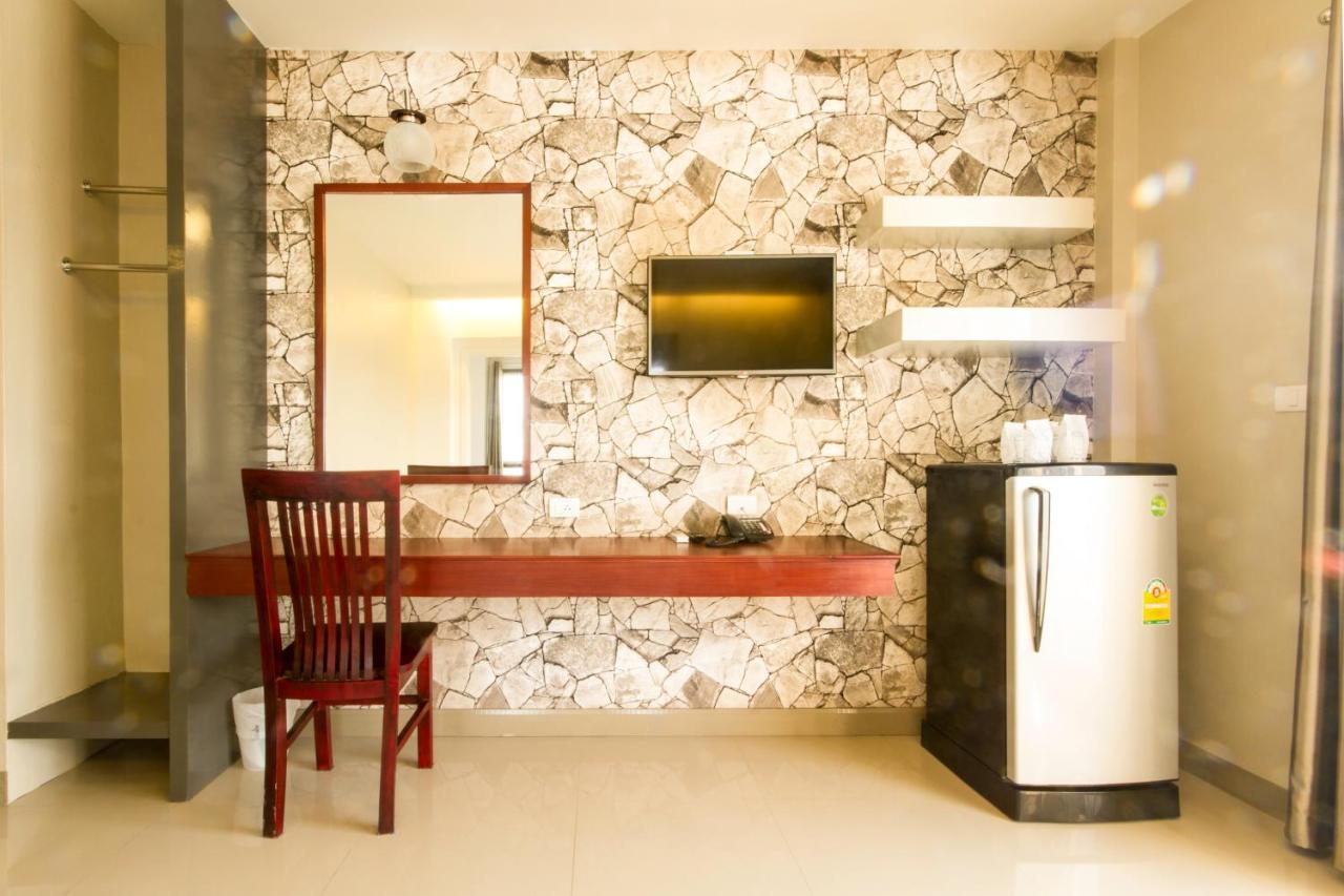 Bestiny Hotel & Restaurant Пхетчабун Экстерьер фото