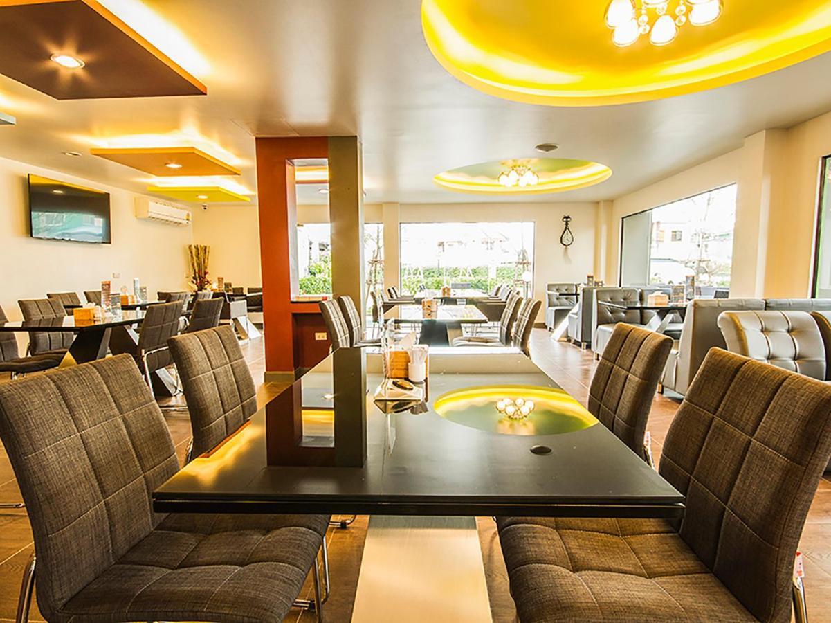 Bestiny Hotel & Restaurant Пхетчабун Экстерьер фото